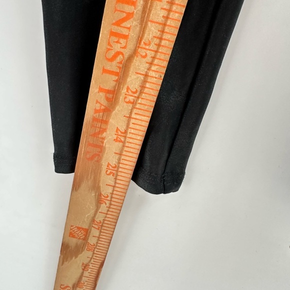 SPANX Faux black leather slimming contouring flattering woman ankle legging M - Picture 10 of 12